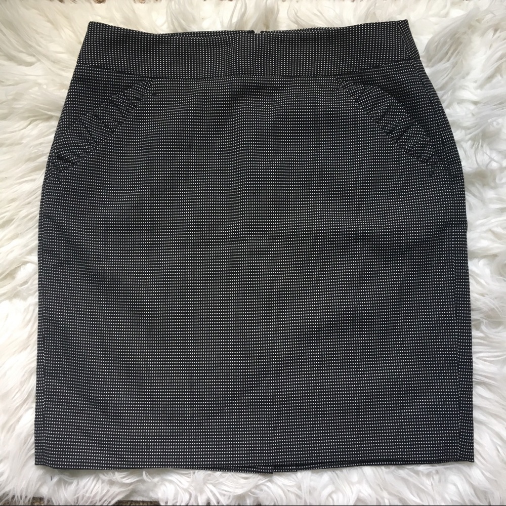 LOFT Polka Dot Pencil Skirt W/Pocket Detail Size 6